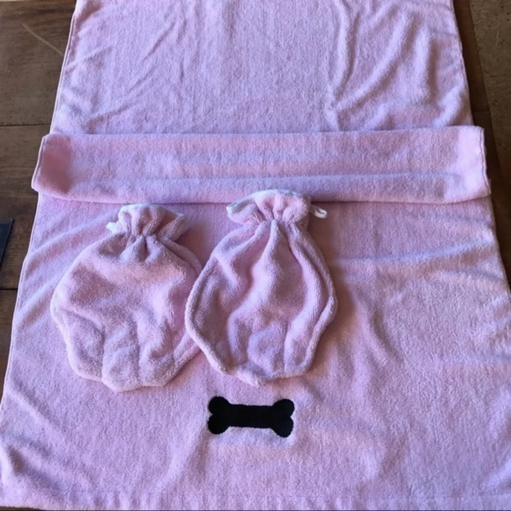 Excello Pink Dog Towel with Bone Applique and 2 Bone Dry Pink Wash/drying Mitts